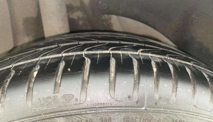 2017 Hyundai New Elantra 2.0 SX(O) AT PETROL, Petrol, Automatic, 31,647 km, Right Rear Tyre Tread