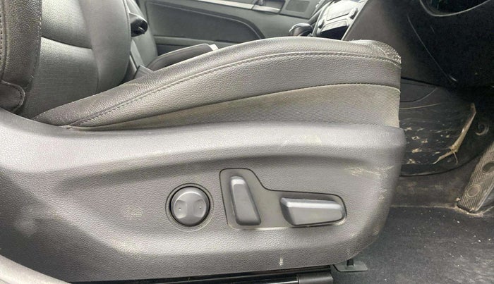 2017 Hyundai New Elantra 2.0 SX(O) AT PETROL, Petrol, Automatic, 31,647 km, Driver Side Adjustment Panel