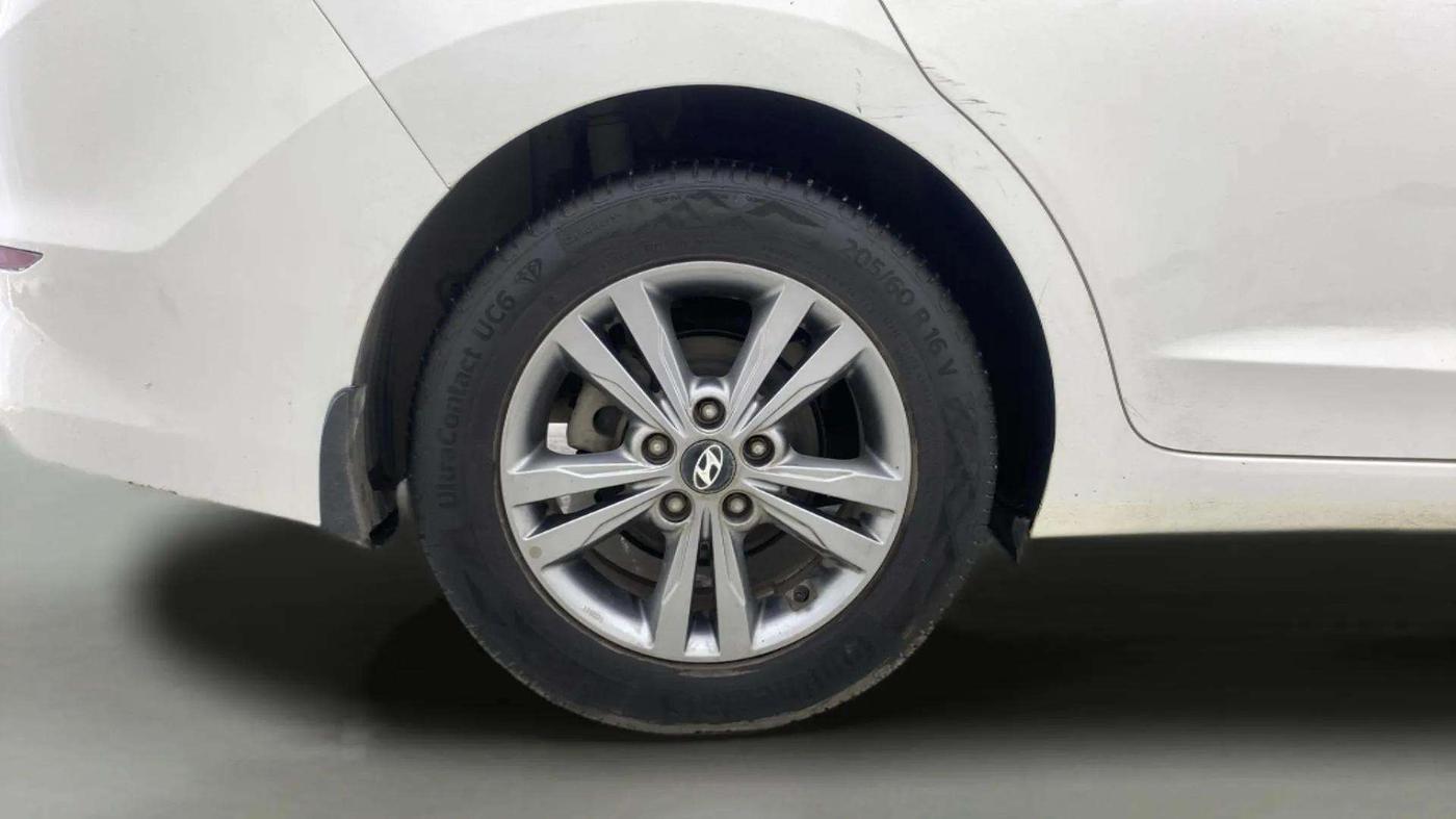 2017 Hyundai New Elantra 2.0 SX(O) AT PETROL, Petrol, Automatic, 32,056 km, Right Rear Wheel