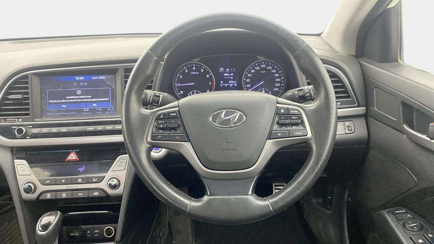 2017 Hyundai New Elantra 2.0 SX(O) AT PETROL, Petrol, Automatic, 32,056 km, Steering Wheel Close Up