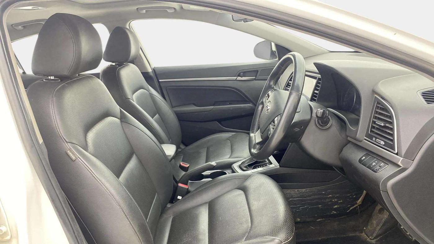 2017 Hyundai New Elantra 2.0 SX(O) AT PETROL, Petrol, Automatic, 32,056 km, Right Side Front Door Cabin