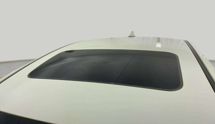 2017 Hyundai New Elantra 2.0 SX(O) AT PETROL, Petrol, Automatic, 31,855 km, Moonroof/ Sunroof