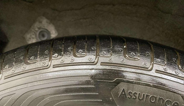 2012 Hyundai i10 MAGNA 1.2, Petrol, Manual, 74,145 km, Right Rear Tyre Tread