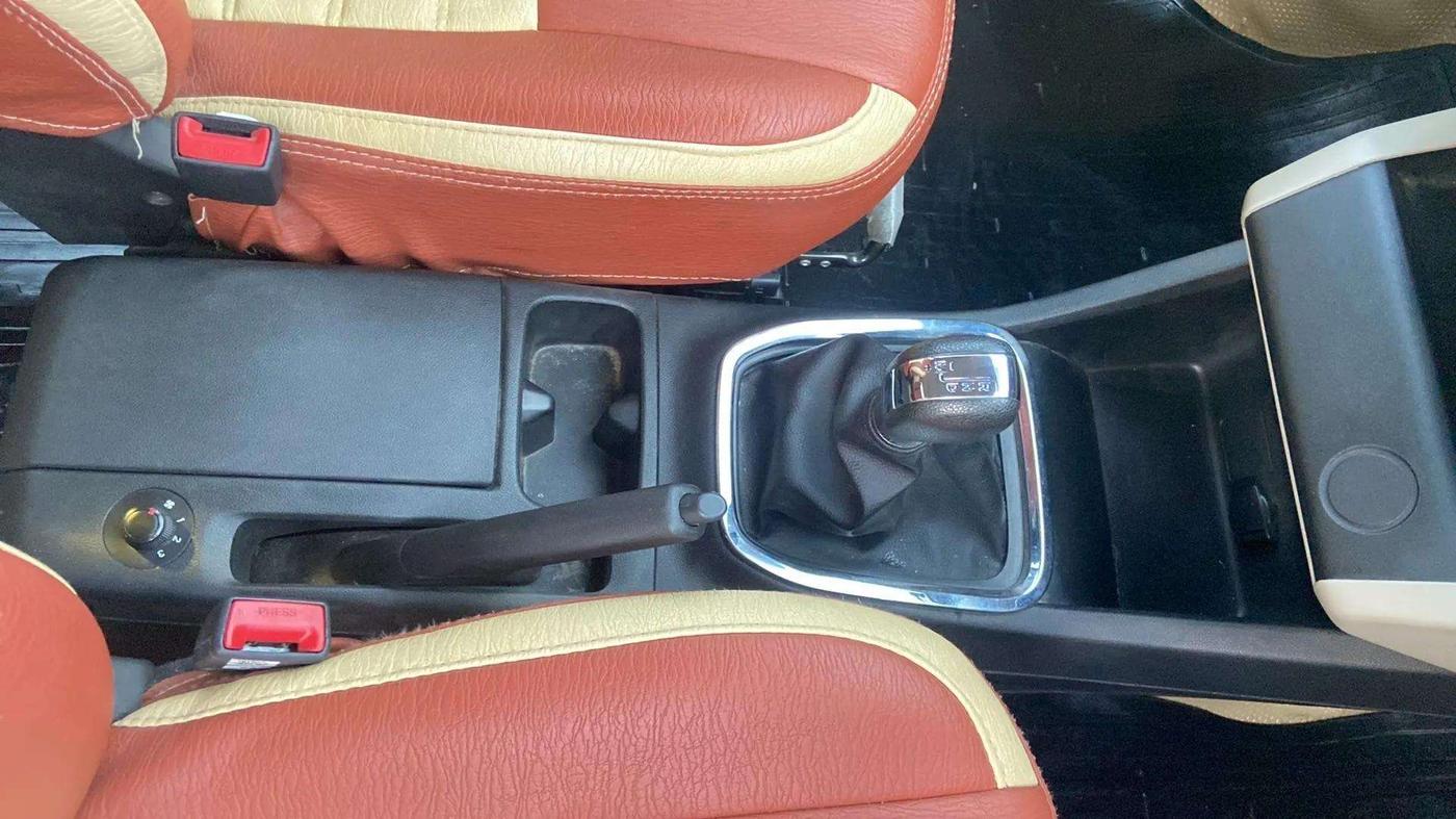 2020 Renault TRIBER RXL AMT, Petrol, Automatic, 39,736 km, Gear Lever
