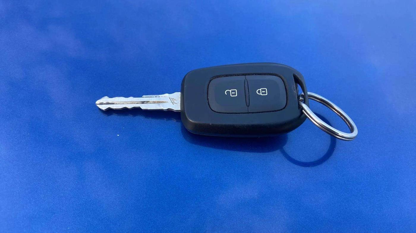2020 Renault TRIBER RXL AMT, Petrol, Automatic, 39,736 km, Key Close Up