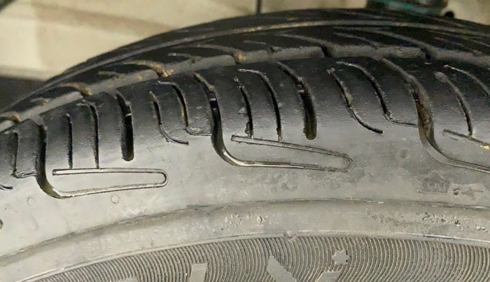 2021 Maruti S PRESSO LXI CNG, CNG, Manual, 17,993 km, Left Front Tyre Tread