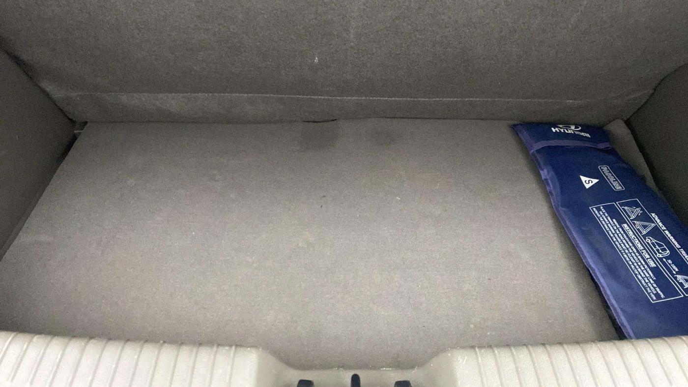 2016 Hyundai i10 MAGNA 1.1, Petrol, Manual, 22,376 km, Boot Inside