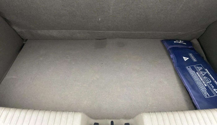 2016 Hyundai i10 MAGNA 1.1, Petrol, Manual, 22,376 km, Boot Inside