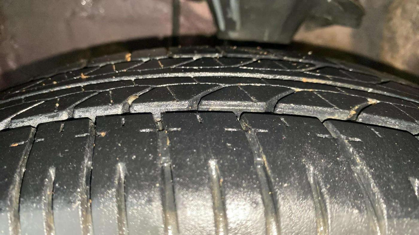 2016 Hyundai i10 MAGNA 1.1, Petrol, Manual, 22,376 km, Left Front Tyre Tread