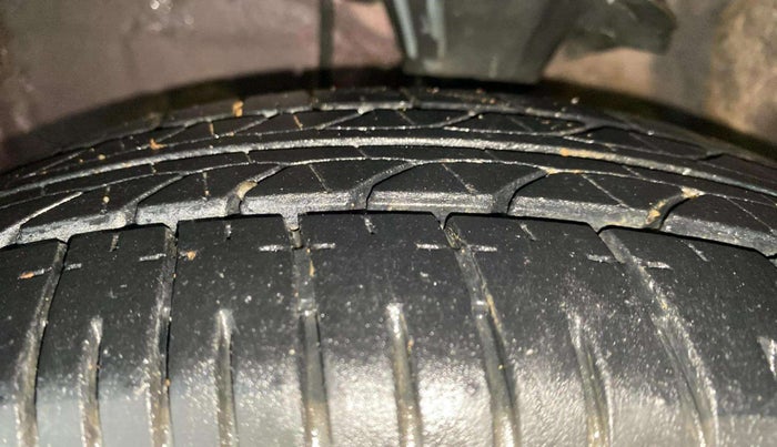 2016 Hyundai i10 MAGNA 1.1, Petrol, Manual, 22,376 km, Left Front Tyre Tread