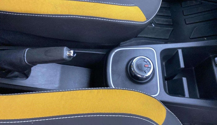 2024 Renault Kwid CLIMBER 1.0 AMT Dual Tone , Petrol, Automatic, 4,015 km, Gear Lever