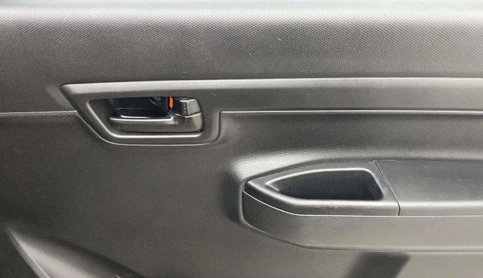 2020 Maruti S PRESSO VXI PLUS AMT, Petrol, Automatic, 30,657 km, Driver Side Door Panels Control