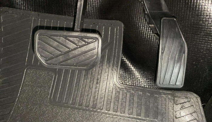 2020 Maruti S PRESSO VXI PLUS AMT, Petrol, Automatic, 30,657 km, Pedals