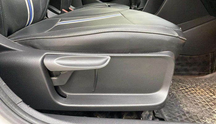 2019 Volkswagen Polo COMFORTLINE 1.0L MPI, Petrol, Manual, 41,155 km, Driver Side Adjustment Panel