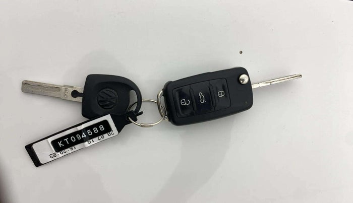 2019 Volkswagen Polo COMFORTLINE 1.0L MPI, Petrol, Manual, 41,155 km, Key Close Up