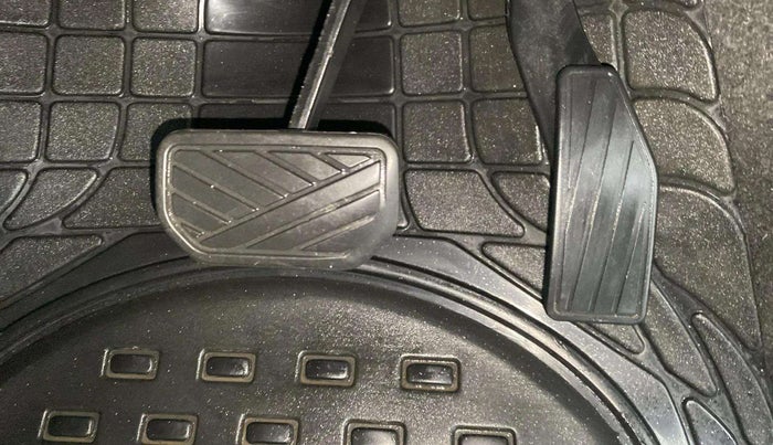 2017 Maruti IGNIS DELTA 1.2 AMT, Petrol, Automatic, 57,367 km, Pedals