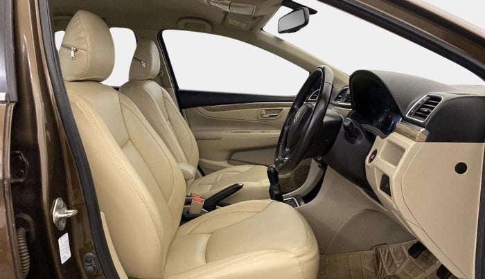2018 Maruti Ciaz ALPHA 1.5 SHVS PETROL, Petrol, Manual, 41,307 km, Right Side Front Door Cabin