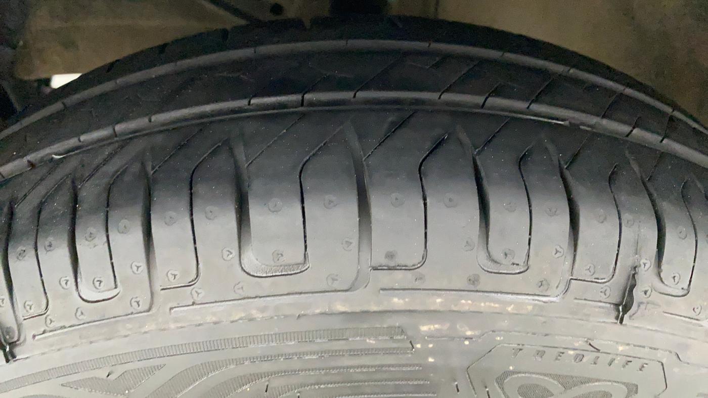 2020 Maruti Dzire VXI AMT, Petrol, Automatic, 70,510 km, Left Front Tyre Tread