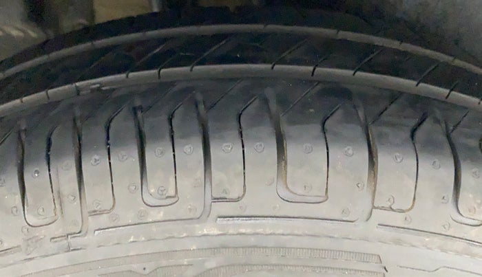 2020 Maruti Dzire VXI AMT, Petrol, Automatic, 70,510 km, Right Rear Tyre Tread