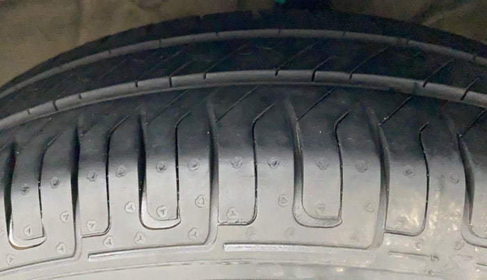 2020 Maruti Dzire VXI AMT, Petrol, Automatic, 70,510 km, Right Front Tyre Tread