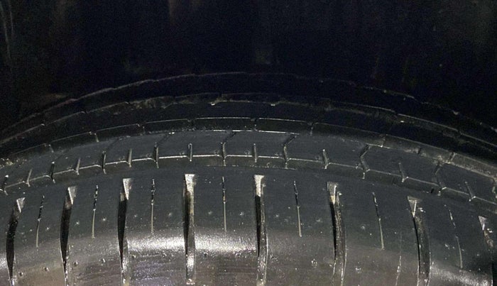 2023 Maruti Baleno ZETA 1.2 AGS, Petrol, Automatic, 2,217 km, Right Rear Tyre Tread