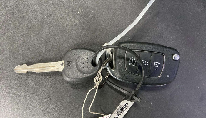 2024 Hyundai EXTER EX 1.2 MT, Petrol, Manual, 3,266 km, Key Close Up