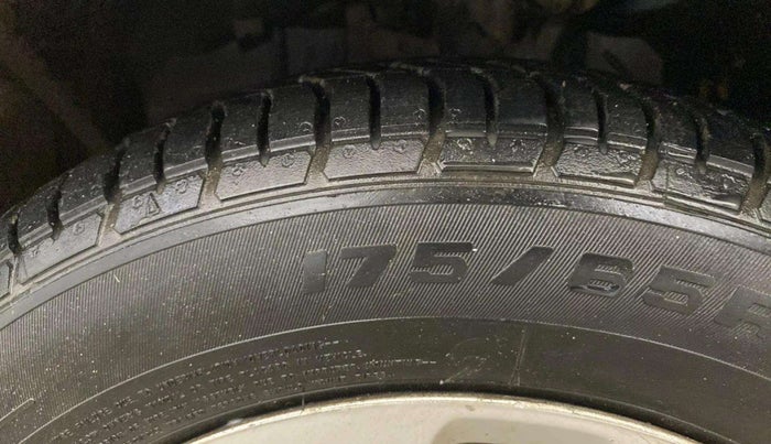 2017 Ford Figo Aspire TITANIUM 1.2 PETROL, CNG, Manual, 74,826 km, Left Front Tyre Tread