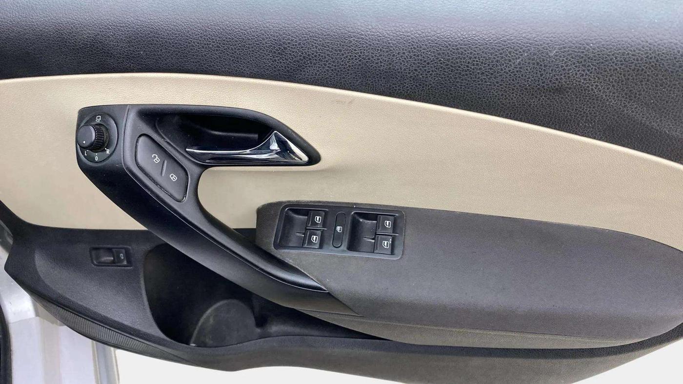 2021 Skoda Rapid AMBITION AT TSI, Petrol, Automatic, 62,194 km, Driver Side Door Panels Control