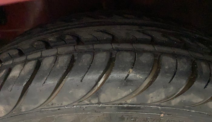 2017 Hyundai Eon ERA +, Petrol, Manual, 14,800 km, Left Front Tyre Tread