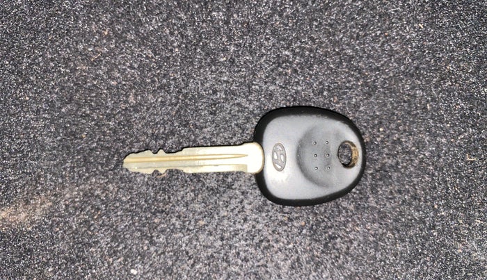 2017 Hyundai Eon ERA +, Petrol, Manual, 14,800 km, Key Close Up