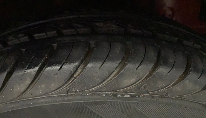 2017 Hyundai Eon ERA +, Petrol, Manual, 14,800 km, Right Front Tyre Tread