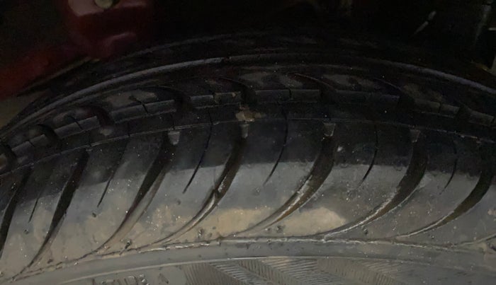 2017 Hyundai Eon ERA +, Petrol, Manual, 14,800 km, Left Rear Tyre Tread