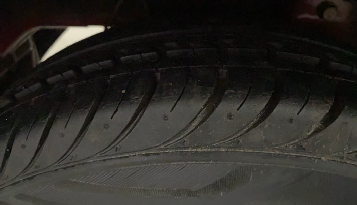 2017 Hyundai Eon ERA +, Petrol, Manual, 14,800 km, Right Rear Tyre Tread