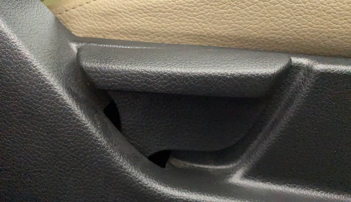 2017 Hyundai Eon ERA +, Petrol, Manual, 14,800 km, Driver Side Adjustment Panel