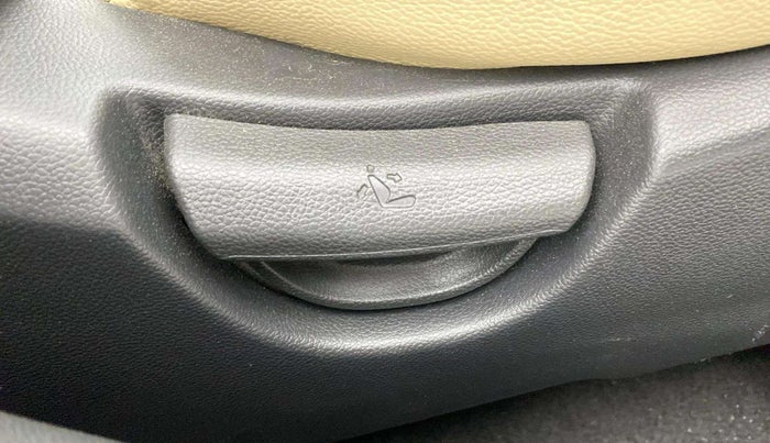2017 Hyundai Grand i10 ASTA 1.2 KAPPA VTVT, Petrol, Manual, 51,401 km, Driver Side Adjustment Panel