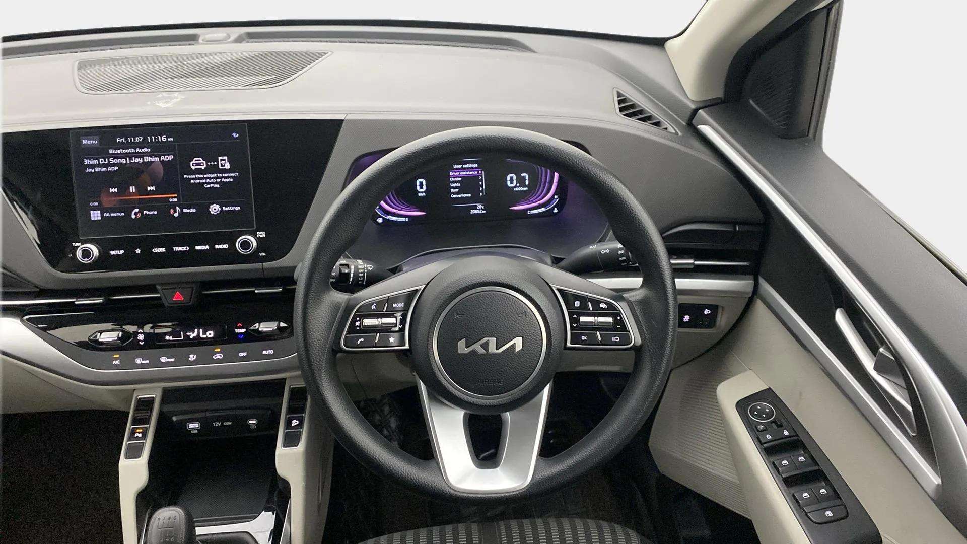 Steering-wheel-close-up-29