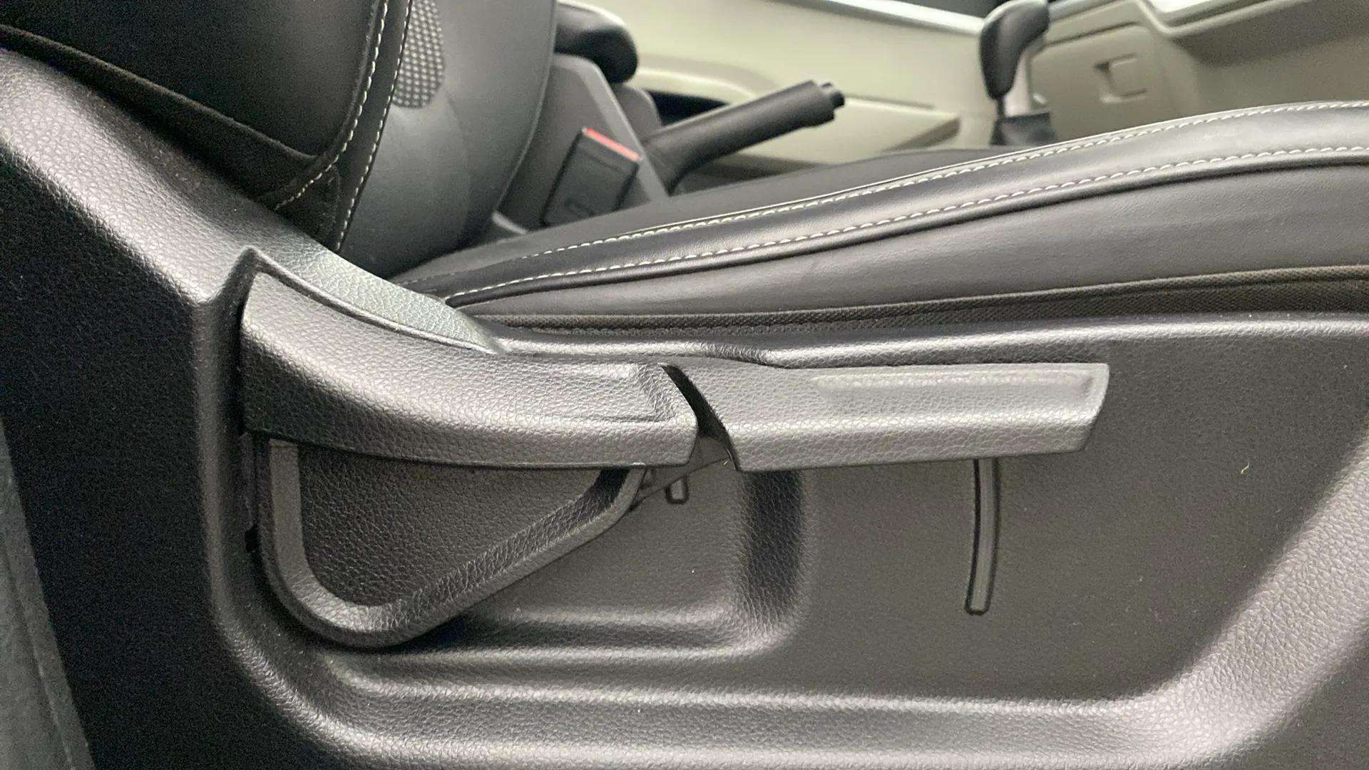 Driver-side-adjustment-panel-40