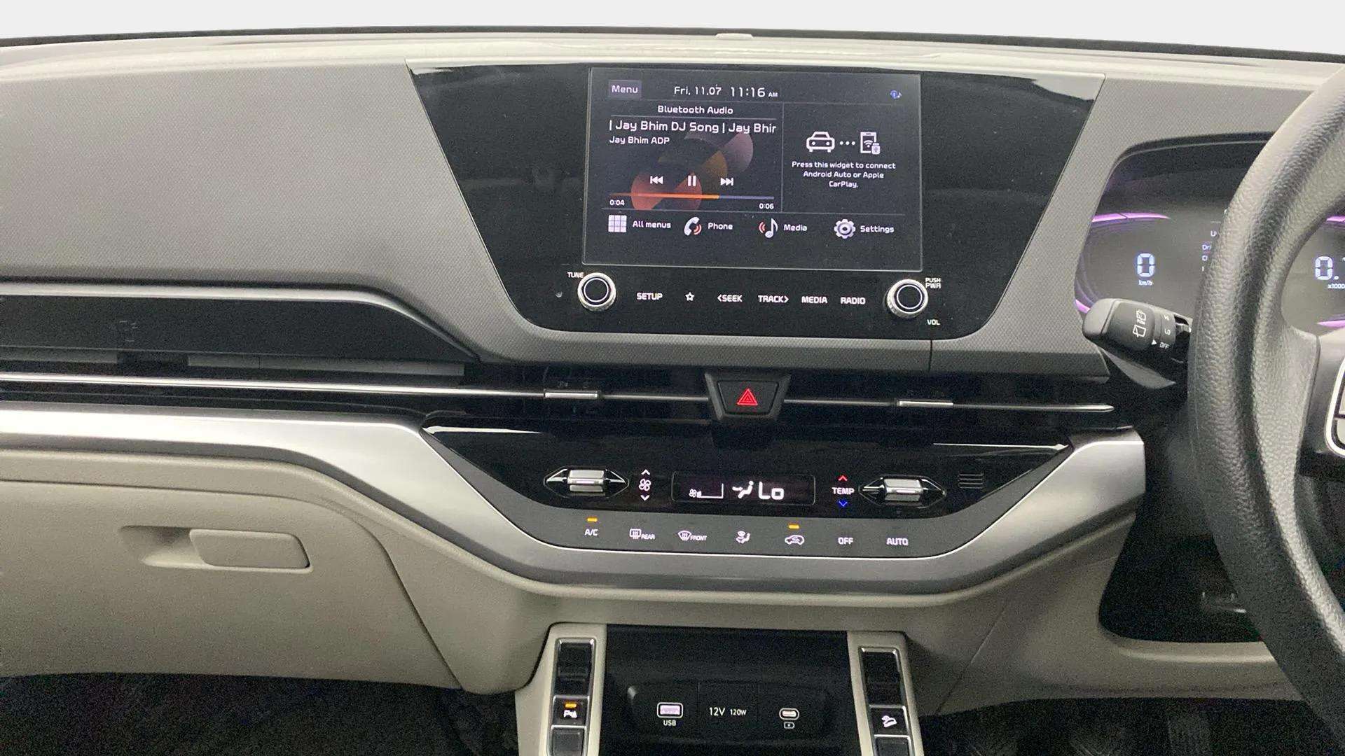 Center-console---infotainment-28