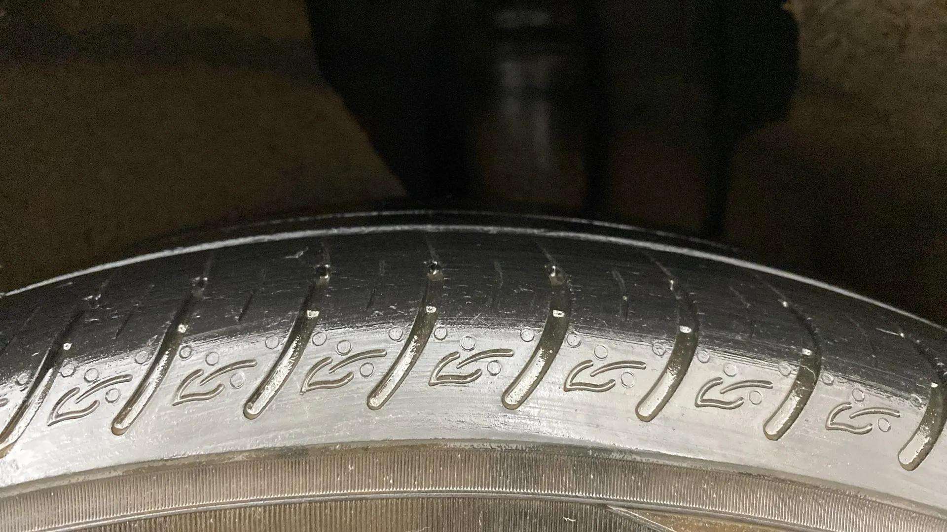 LHS-Rear-Tyre-Tread-21