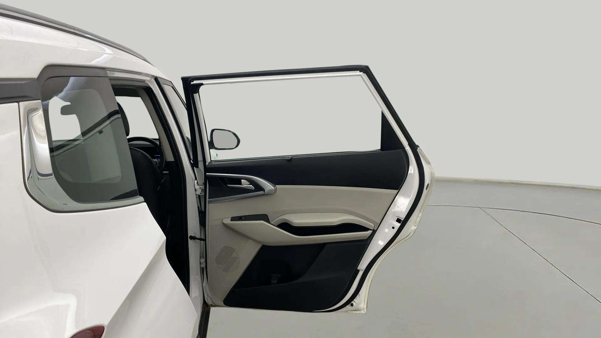 RHS-Rear-Door-Open-33