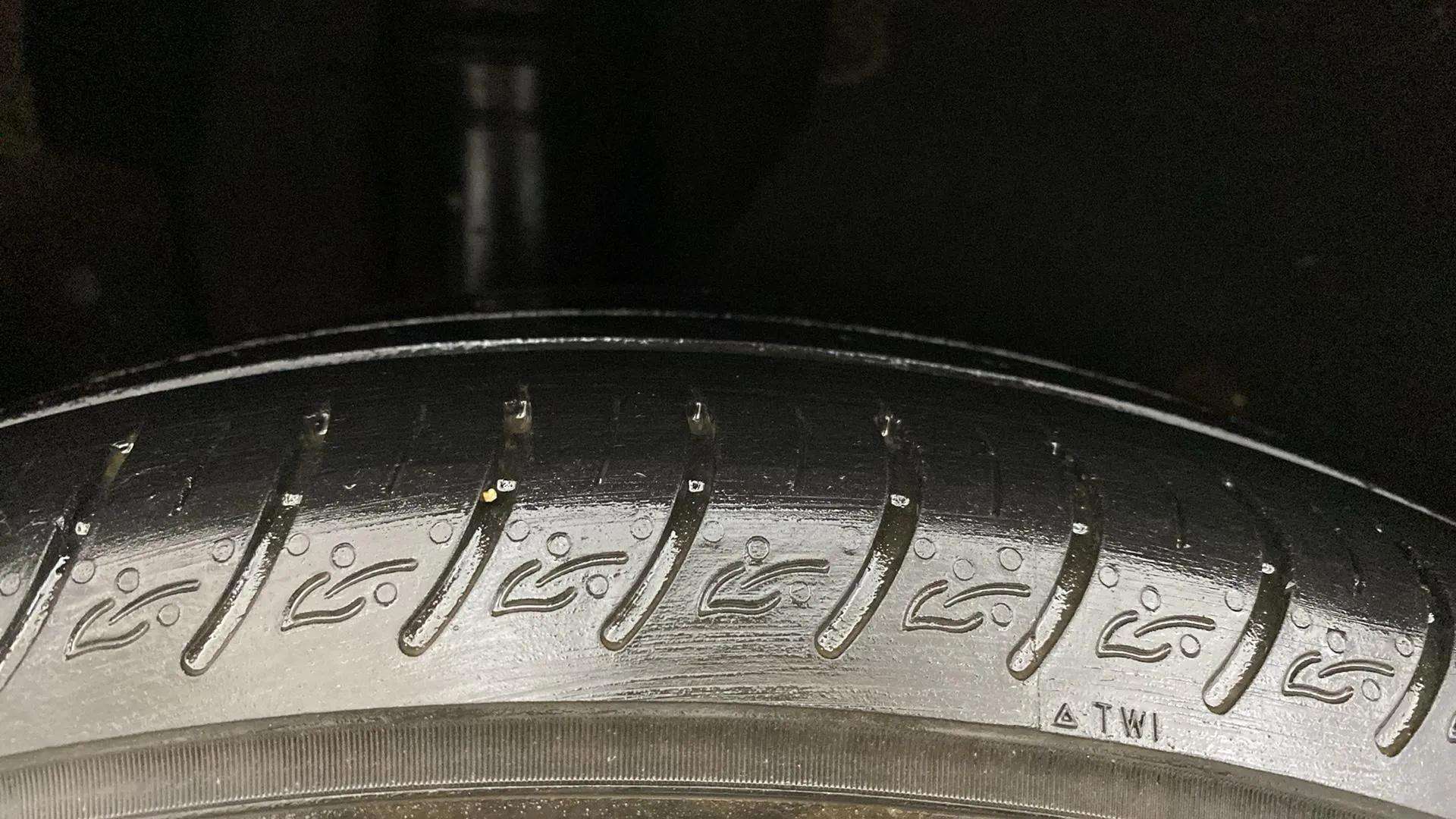 RHS-Rear-Tyre-Tread-19