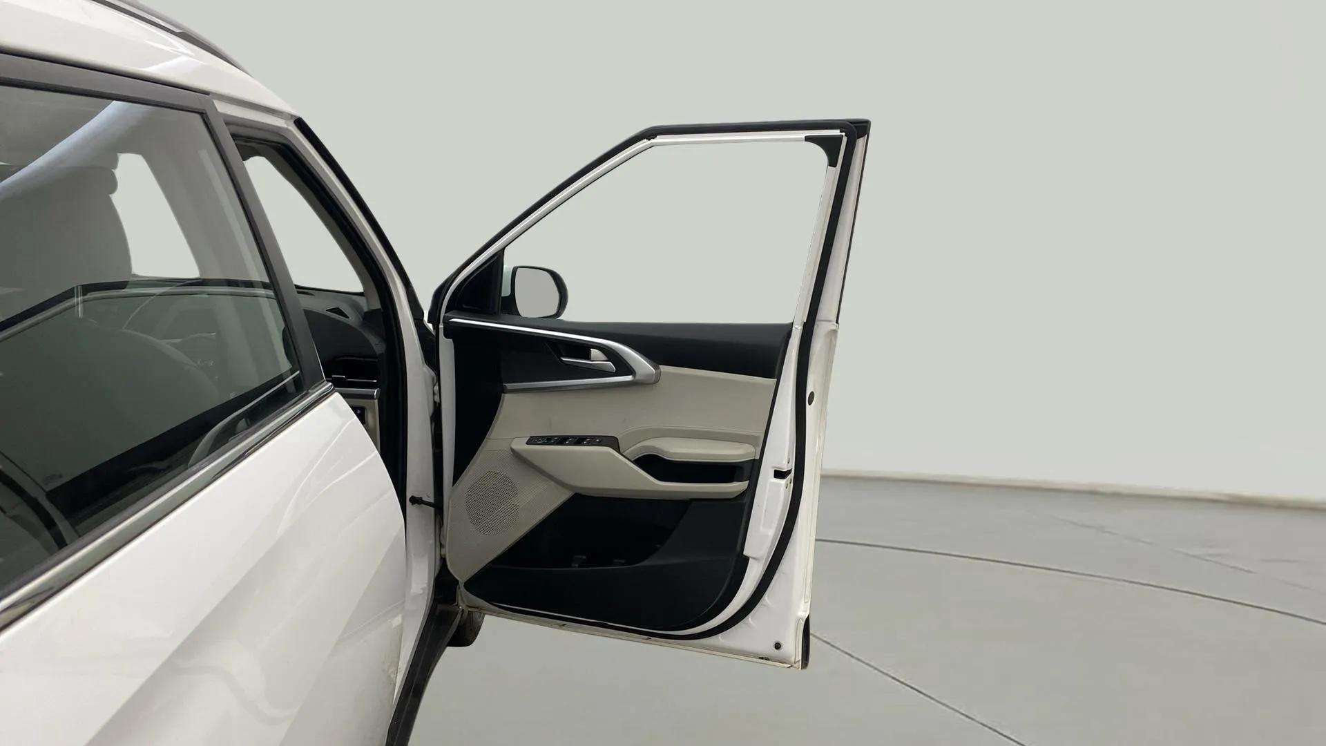 RHS-Front-Door-Open-32