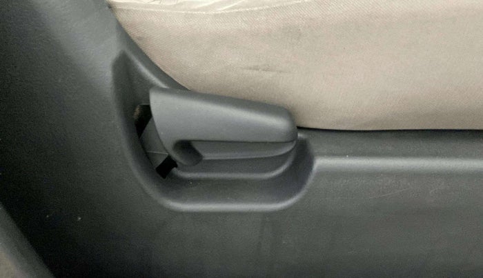 2014 Maruti Wagon R 1.0 VXI, Petrol, Manual, 31,981 km, Driver Side Adjustment Panel