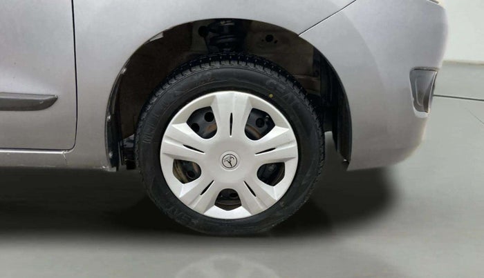 2014 Maruti Wagon R 1.0 VXI, Petrol, Manual, 31,981 km, Right Front Wheel