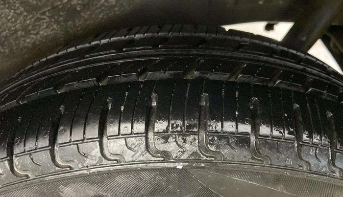 2014 Maruti Wagon R 1.0 VXI, Petrol, Manual, 31,981 km, Left Rear Tyre Tread
