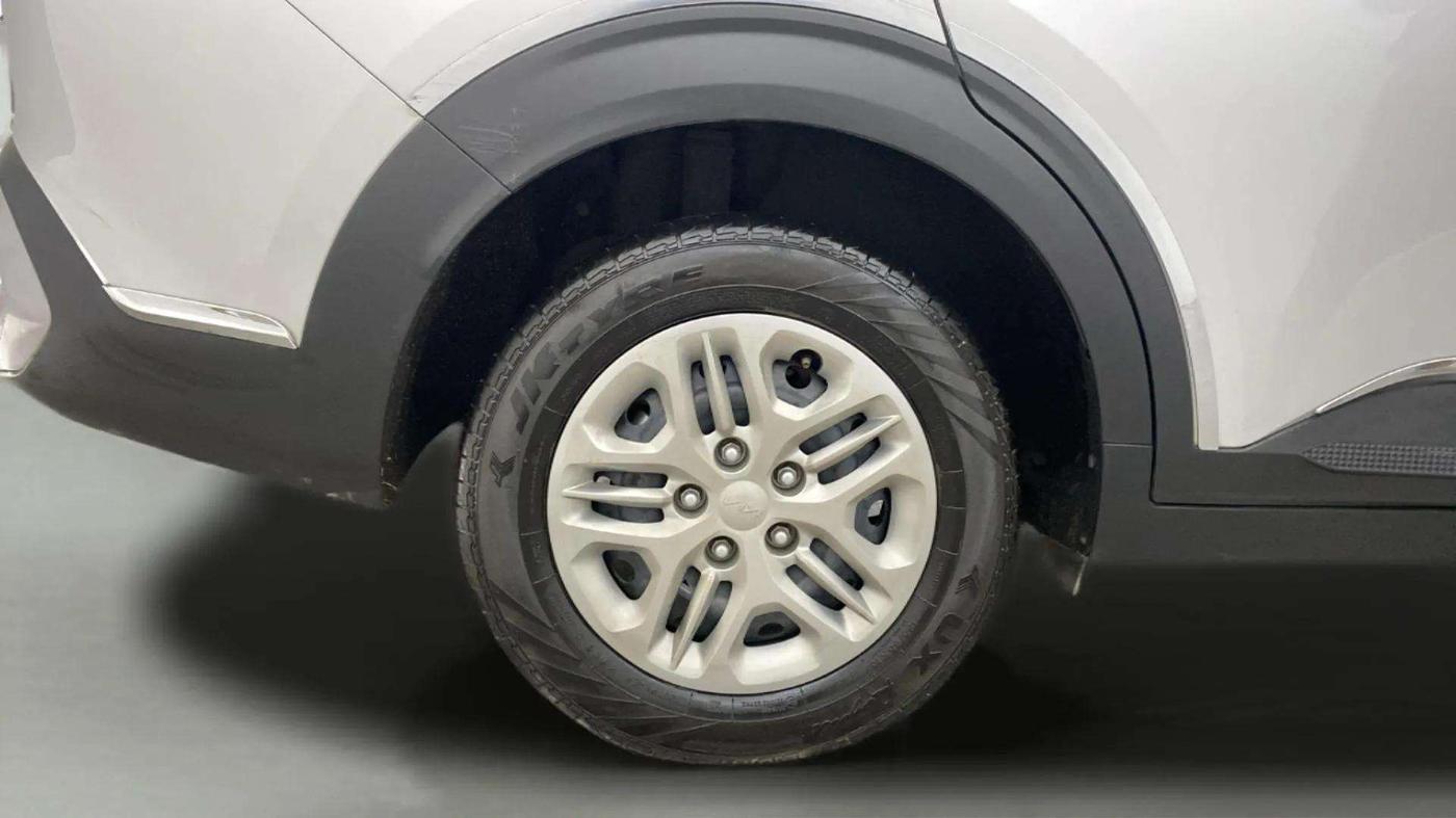 2024 KIA CARENS Prestige 1.5 Petrol 7 STR, Petrol, Manual, 23,978 km, Right Rear Wheel
