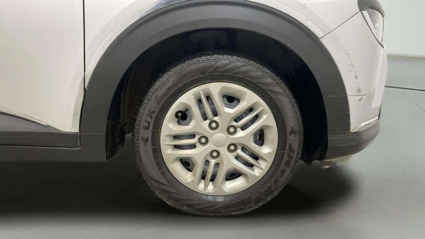 2024 KIA CARENS Prestige 1.5 Petrol 7 STR, Petrol, Manual, 23,978 km, Right Front Wheel