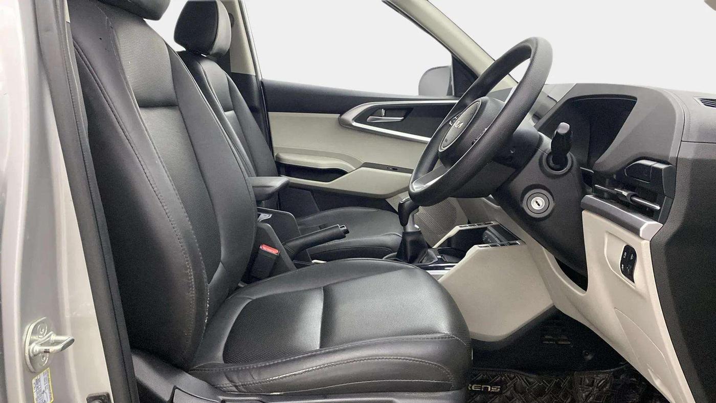 2024 KIA CARENS Prestige 1.5 Petrol 7 STR, Petrol, Manual, 23,978 km, Right Side Front Door Cabin