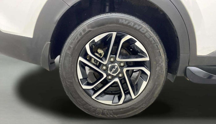 2022 KIA CARENS PRESTIGE PLUS 1.4 PETROL 7 STR, Petrol, Manual, 59,796 km, Right Rear Wheel
