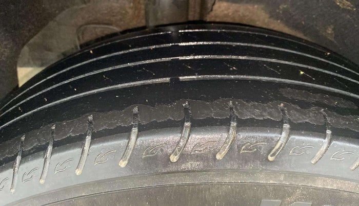 2022 KIA CARENS PRESTIGE PLUS 1.4 PETROL 7 STR, Petrol, Manual, 59,796 km, Right Rear Tyre Tread